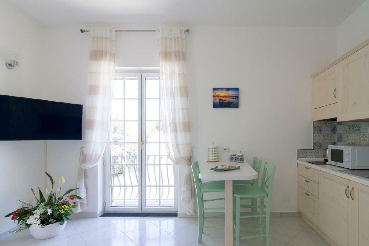 Aquamarine Relaxing Capri Suites Extérieur photo